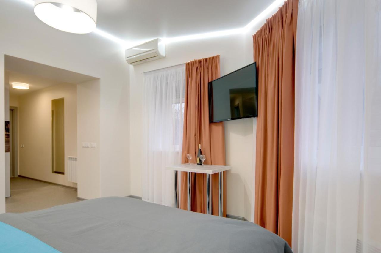 Arena Summit Apart Hotel Kiev Exterior foto